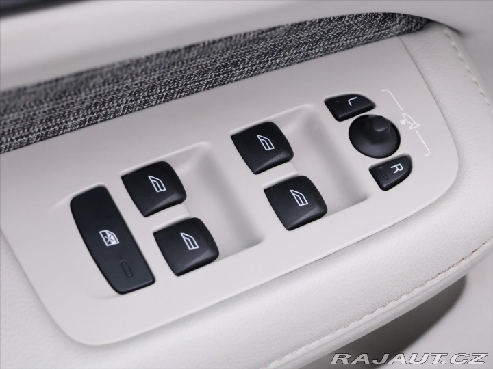 Volvo V60 2,0 D3 110kW Drive-E Mome 2020