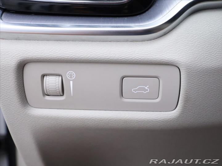 Volvo V60 2,0 D3 110kW Drive-E Mome 2020