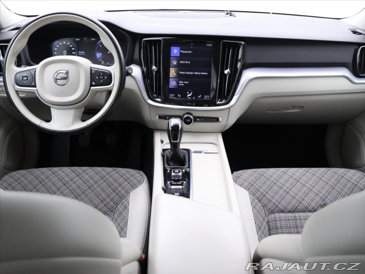 Volvo V60 2,0 D3 110kW Drive-E Mome 2020