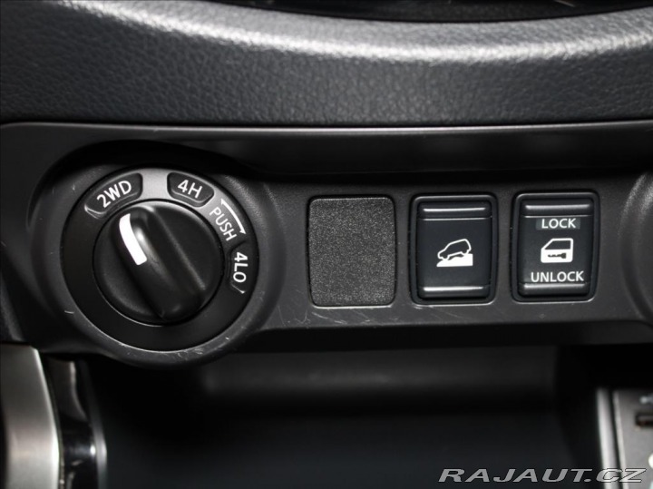 Nissan Navara 2,3 dCi 140kW AT Tekna 1. 2016