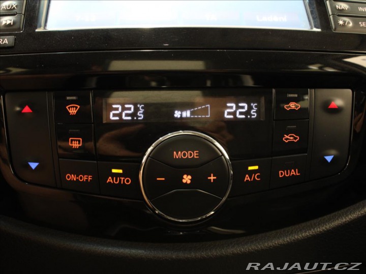 Nissan Navara 2,3 dCi 140kW AT Tekna 1. 2016