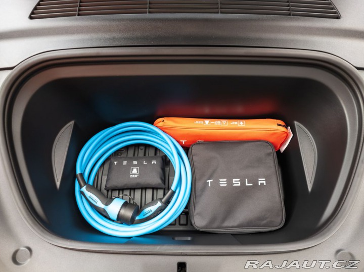 Tesla Model Y Long Range Dual Motor 378 2023