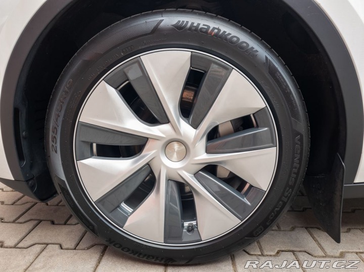 Tesla Model Y Long Range Dual Motor 378 2023