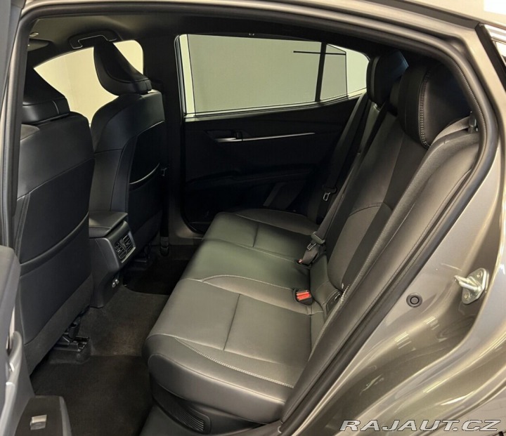 Toyota Camry EXECUTIVE 2025