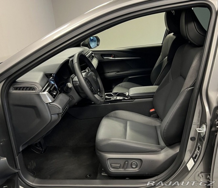 Toyota Camry EXECUTIVE 2025