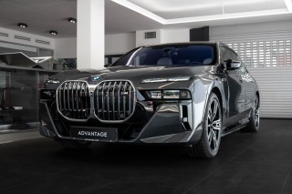 BMW M70 xDrive Bower&Wilk