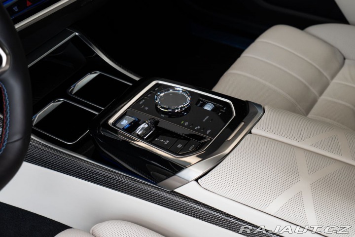 BMW Ostatní modely M70 xDrive Bower&Wilk 2023