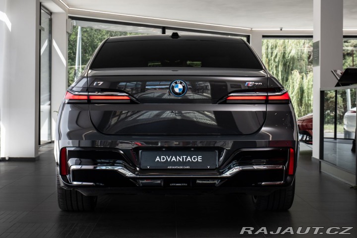 BMW Ostatní modely M70 xDrive Bower&Wilk 2023