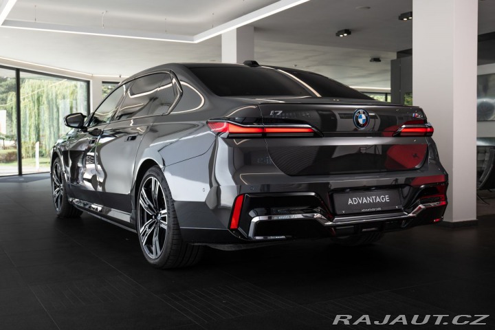 BMW Ostatní modely M70 xDrive Bower&Wilk 2023