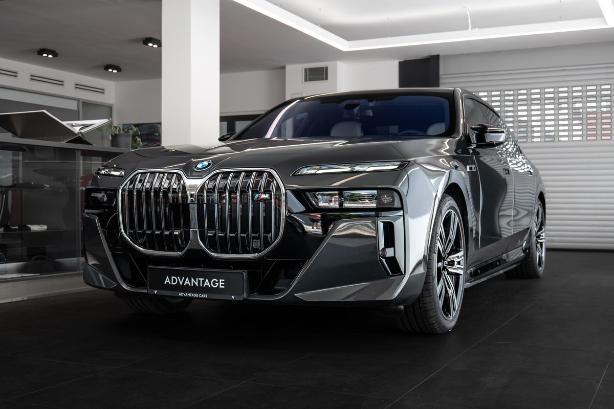 BMW M70 xDrive Bower&Wilk