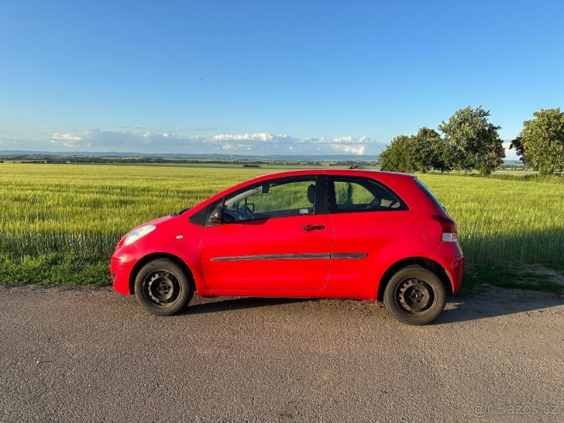 Toyota Yaris 1,0 120 tis. km, ideáln