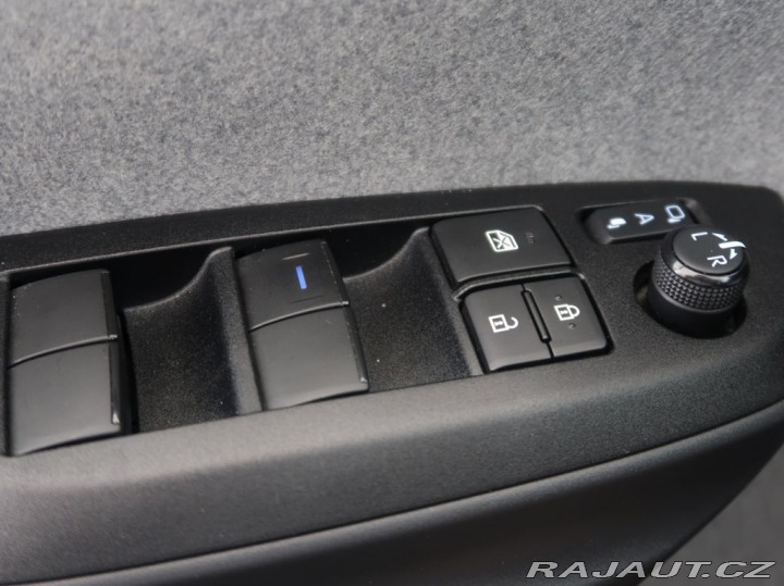 Toyota Yaris 1.5Hybrid,CZ,SelectionEle 2021