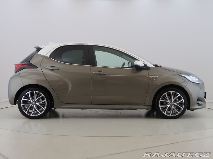 Toyota Yaris 1.5Hybrid,CZ,SelectionEle 2021