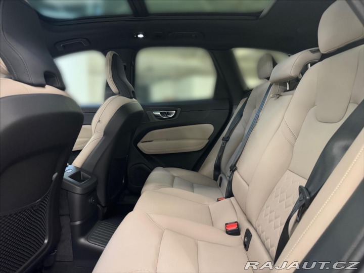 Volvo XC60 2,0 XC60T8 Ultra Dark   0 2025