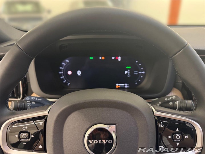 Volvo XC60 2,0 XC60T8 Ultra Dark   0 2025
