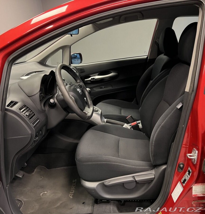Toyota Auris 1,6 VVTi Luna 2011