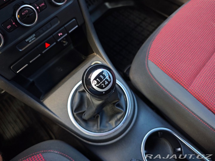 Volkswagen Beetle 1.2 TSI Design ČR 94.300k 2012