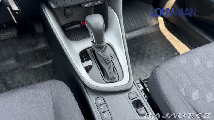 Toyota Yaris 1.5 HEV CVT COMFORT 2025