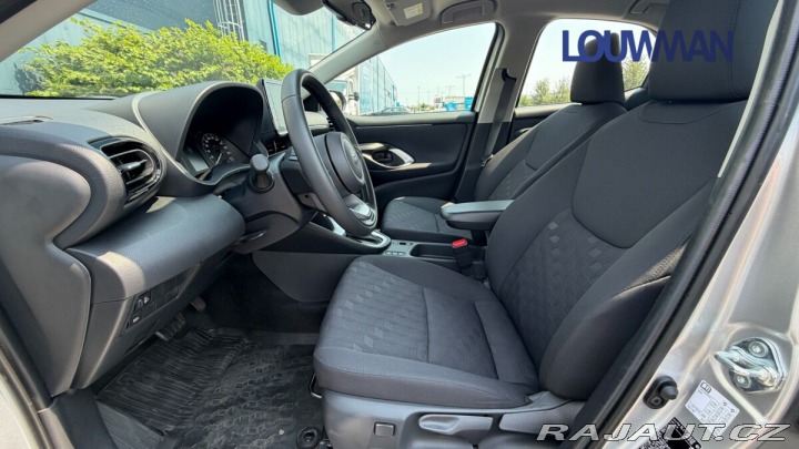 Toyota Yaris 1.5 HEV CVT COMFORT 2025