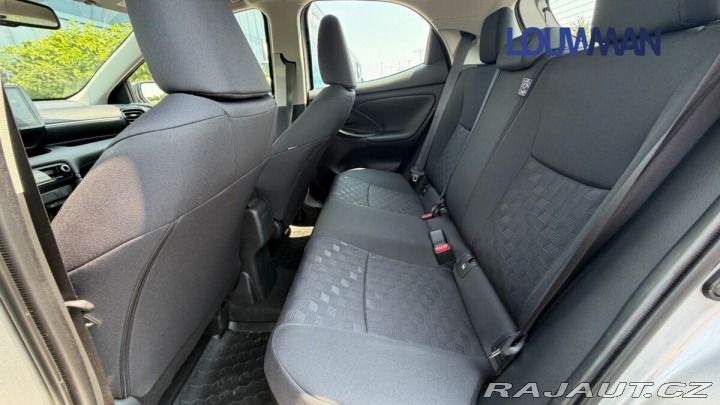 Toyota Yaris 1.5 HEV CVT COMFORT 2025
