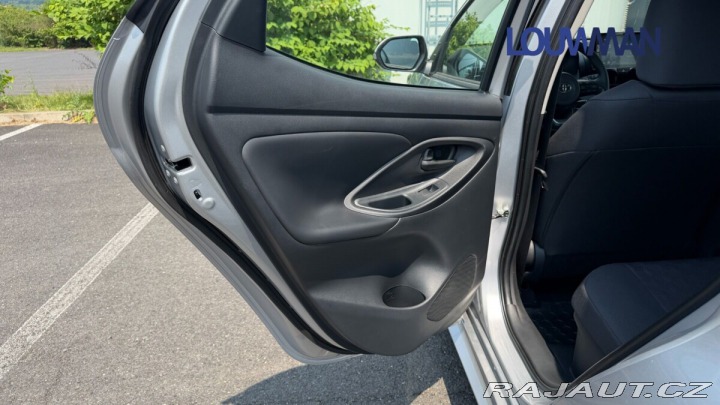 Toyota Yaris 1.5 HEV CVT COMFORT 2025