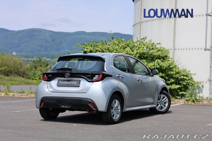 Toyota Yaris 1.5 HEV CVT COMFORT 2025