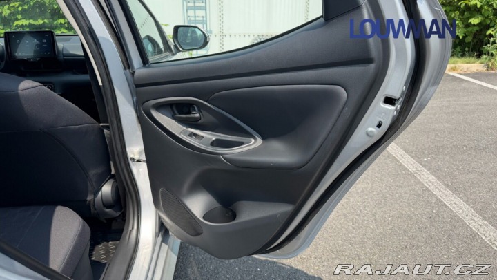 Toyota Yaris 1.5 HEV CVT COMFORT 2025