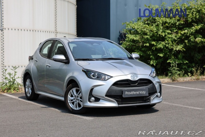 Toyota Yaris 1.5 HEV CVT COMFORT 2025