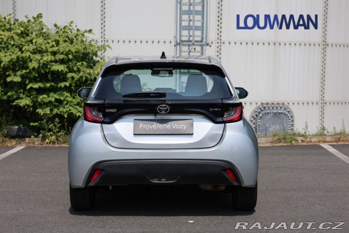 Toyota Yaris 1.5 HEV CVT COMFORT 2025