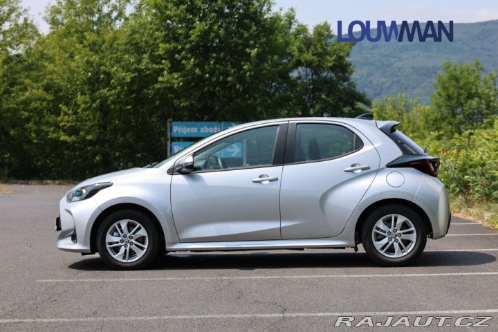 Toyota Yaris 1.5 HEV CVT COMFORT 2025