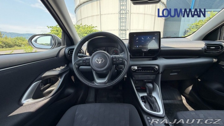 Toyota Yaris 1.5 HEV CVT COMFORT 2025