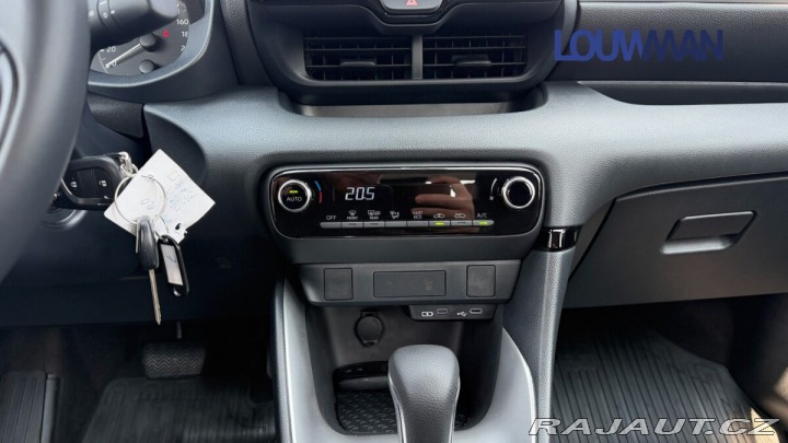 Toyota Yaris 1.5 HEV CVT COMFORT 2025