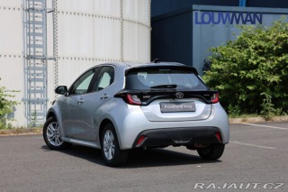 Toyota Yaris 1.5 HEV CVT COMFORT 2025