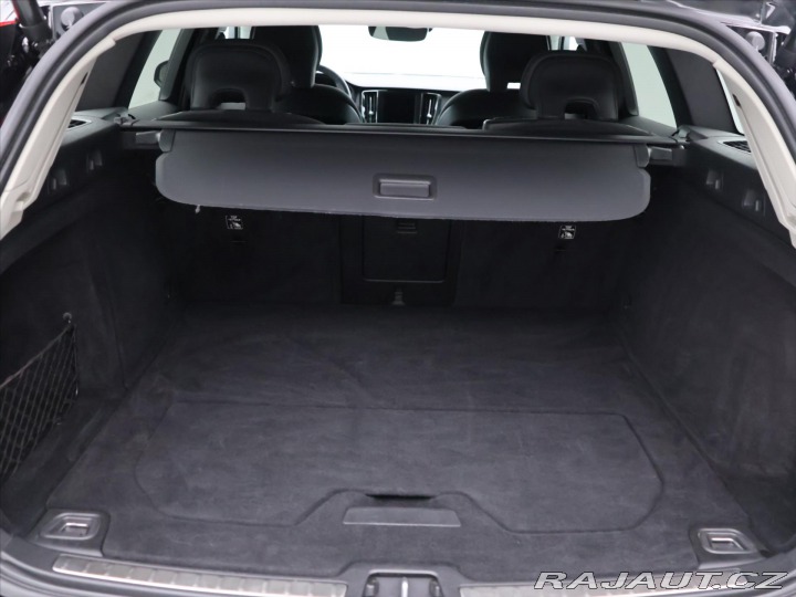 Volvo V60 2,0 B4 AWD Cross Country 2021