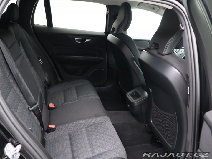 Volvo V60 2,0 B4 AWD Cross Country 2021