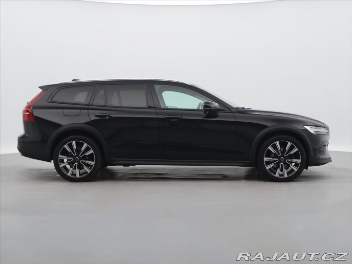 Volvo V60 2,0 B4 AWD Cross Country 2021