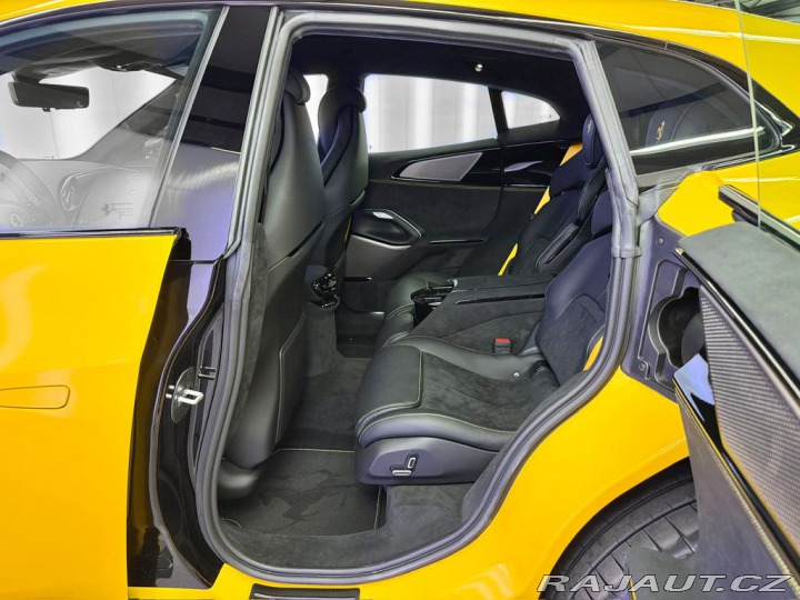 Ferrari Ostatní modely V12 CARBON, ALCANTARA, PA 2026