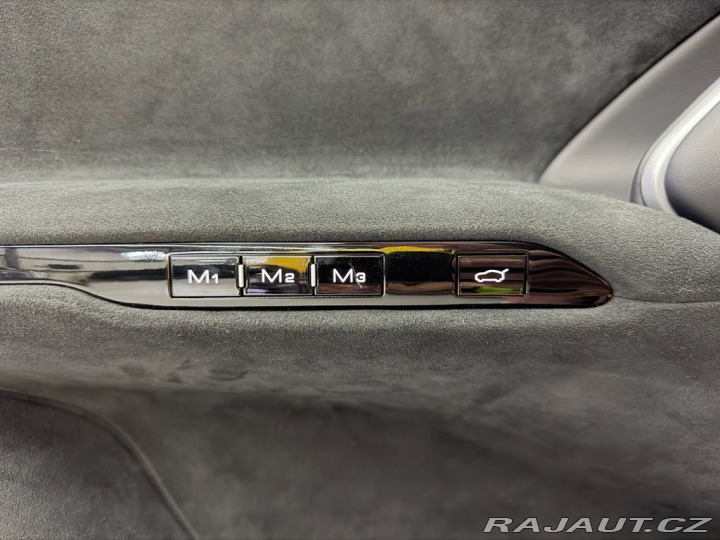 Ferrari Ostatní modely V12 CARBON, ALCANTARA, PA 2026