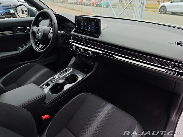 Honda Civic 2.0 e:HEV SPORT SKLADEM 2026