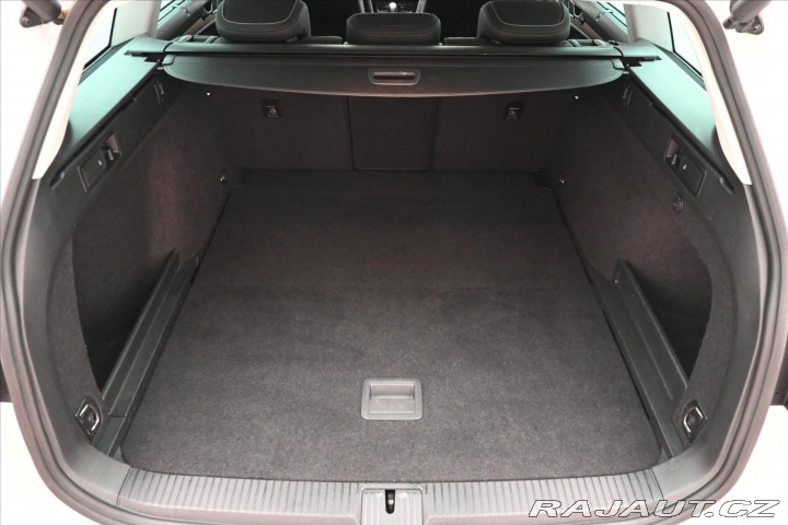 Volkswagen Passat 2,0 TDI 110 kW DSG ELEGAN 2023