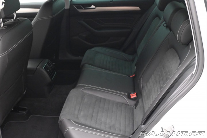 Volkswagen Passat 2,0 TDI 110 kW DSG ELEGAN 2023