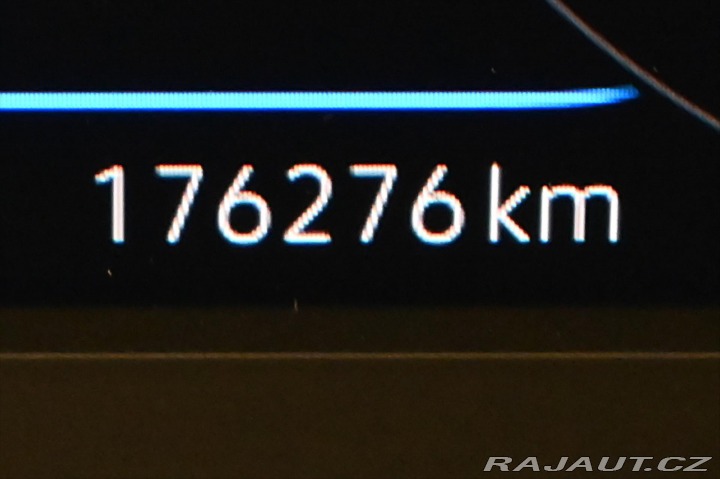 Volkswagen Passat 2,0 TDI 110 kW DSG ELEGAN 2023