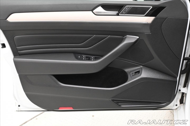 Volkswagen Passat 2,0 TDI 110 kW DSG ELEGAN 2023