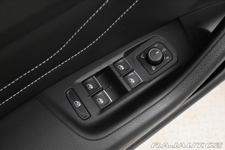 Volkswagen Passat 2,0 TDI 110 kW DSG ELEGAN 2023