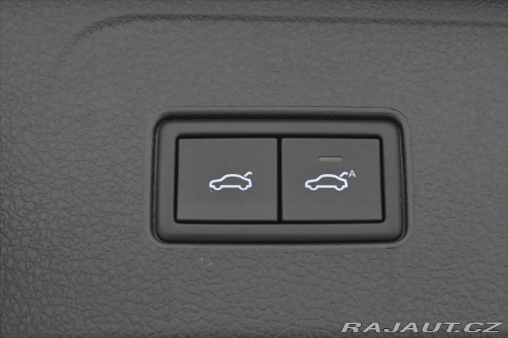 Volkswagen Passat 2,0 TDI 110 kW DSG ELEGAN 2023