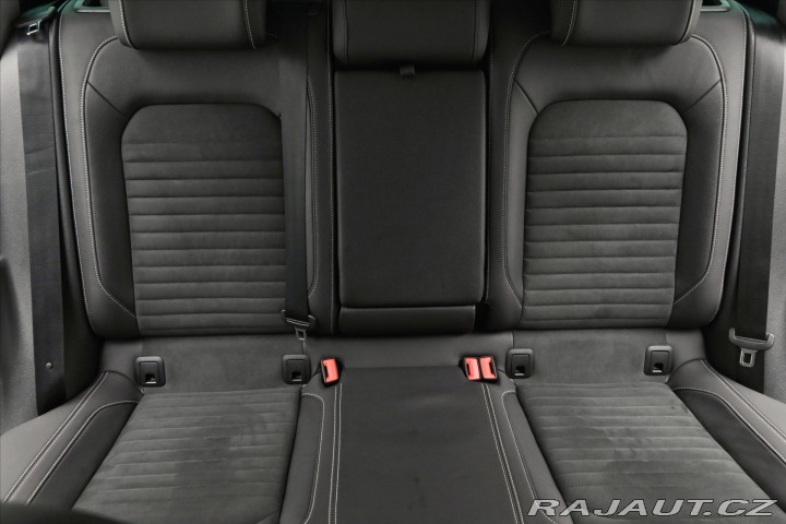 Volkswagen Passat 2,0 TDI 110 kW DSG ELEGAN 2023