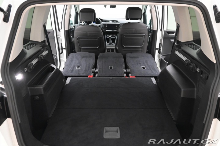 Volkswagen Touran 2,0 TDI 110kWTAŽNÉ LED Zá 2020