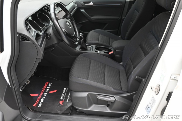 Volkswagen Touran 2,0 TDI 110kWTAŽNÉ LED Zá 2020