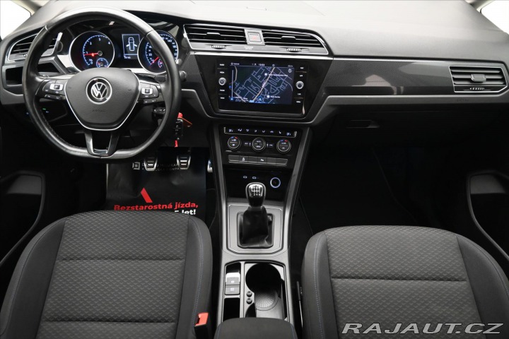 Volkswagen Touran 2,0 TDI 110kWTAŽNÉ LED Zá 2020