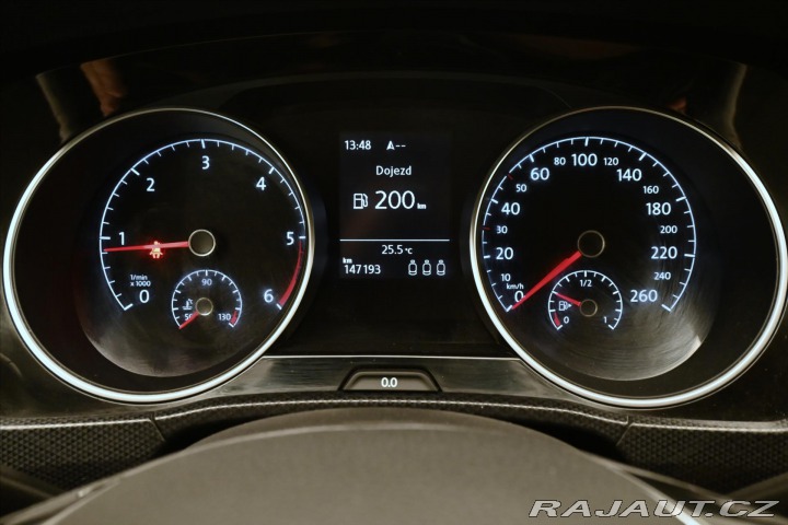 Volkswagen Touran 2,0 TDI 110kWTAŽNÉ LED Zá 2020